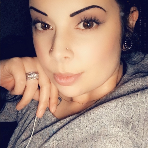 Meet your Posher, Moniqua - Picture 3 of 4